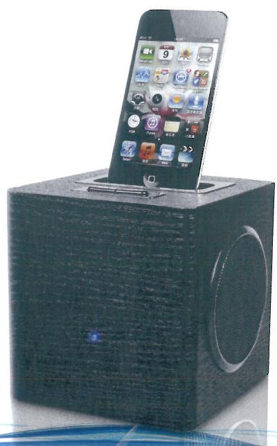 iPod docking højtaler.
Højtaler til afspilning af musik via iPod og iPhone. kan ligeledes oplade iPod og iPhone.
LED-indikator når der tændes for produktet.
Trækabinet, der giver bedre lyd kavlitet.
Produktet fungerer udelukkende ved hjælp af strømledning.
Sammensat af elektriske komponenter, træ og aluminium.
Produktet er pakket i salgsbar emballage af pap indeholdende højtaler, adapter, 3,5 mm kabel og instruktionsbog.