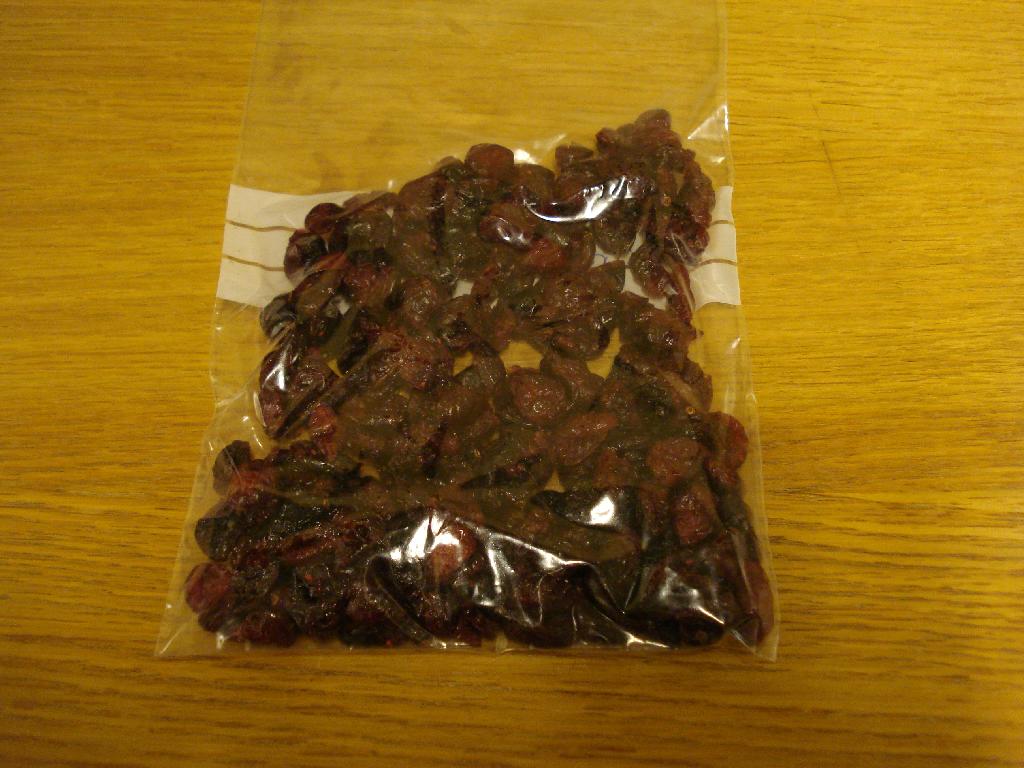 Varen er tørrede tranebær. Tranebærrene har forskellige form og størrelse (men ingen hele bær) og vil klistre sammen.  

Produktet foreligger i detailsalgspakninger under 1 kg (netto).