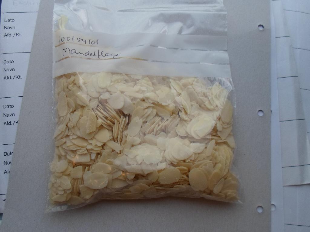 100% mandler

Produktet betegnes 100% mandler og fremstår som flager snittet af  søde mandelkerner efter at mandlerne har været afskallede.