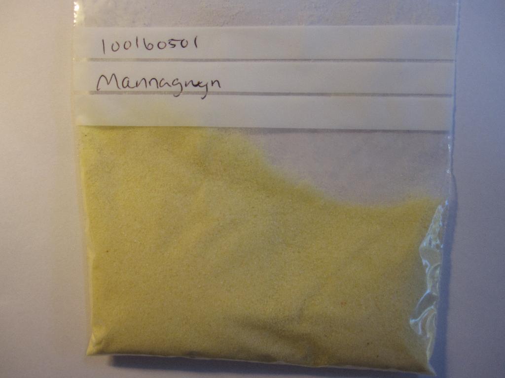 100% mannagryn (durumhvede semolina (gluten) )
Produktet betegnes som 100% mannagryn (durumhvede semolina (gluten)) og fremstår som gult, groft mel af hård hvede.

Produktet har været fremlagt med henblik på tarifering i en klar plast pose med vægt på under et kilo.