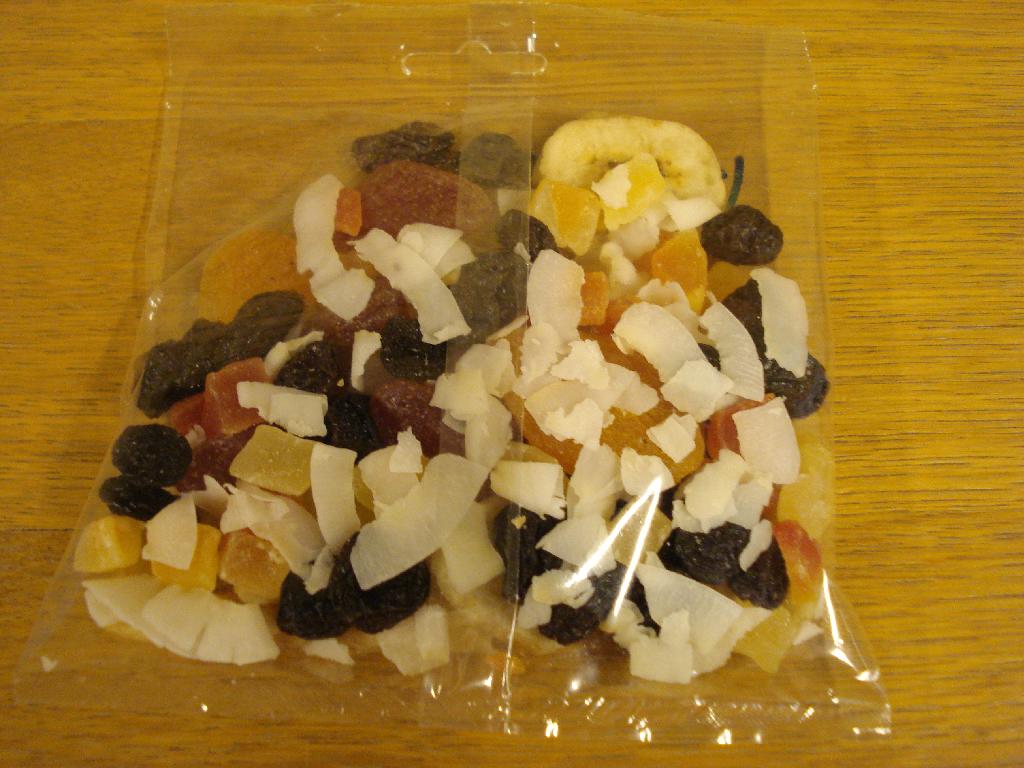 Varen betegnes Hawai mix og fremstår som en blanding af forskellige tørrede frugter og kokosflager.  

Der er efter det oplyste ikke tilsat alkohol til varen. 

Varen er pakket i bulk (over 1 kg).