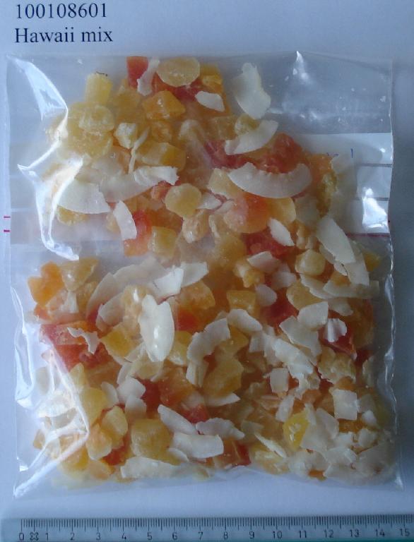 35% tørret ananas (sukker, 47,3% tørret ananas, antioxidant; citronsyre, konserveringsmiddel; E220 (svovldioxid))
Produktet og fremstår som tern i varierende størrelser (ca 1x1x1 cm eller derunder) i forskellige gule og orange farver sammen med kokosflager. Varen er pakket løst (over 1 kg). 

Der er efter det oplyste ikke tilsat alkohol til produktet.