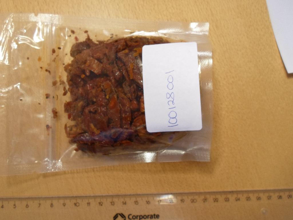 Blanding bestående af:

Soltørrede tomater, vand, salt, solsikkeolie, oregano, krydderiblanding; (hot chili, havsalt, sennepsfrø, sort peber, løg granulat, hvidløgsgranulat, knuste laurbærblade), surhedsregulerende middel (0,2%).