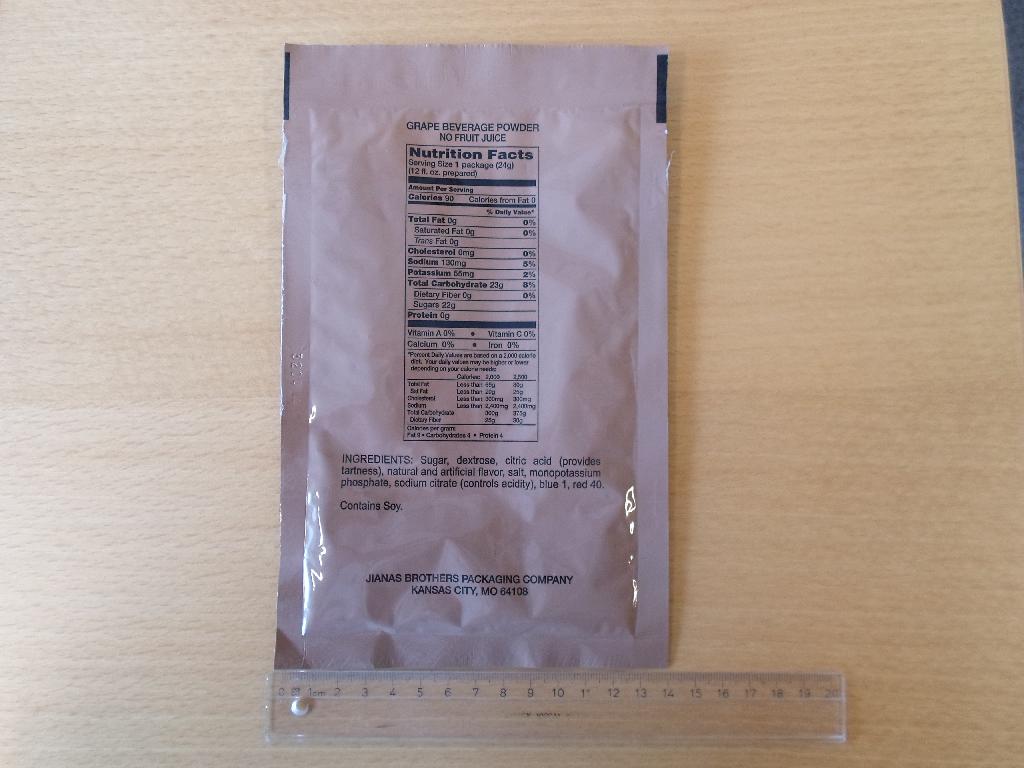 NordicLaed Nødration complete kit Menu #6.

Grape Beverage Powder No Fruit Juice:
-Sugar,Dextrose, citric aci (provides tartness), natural and artificial flavor, salt, mono potassium phosphate, sodium citrate (controls acidity),blue 1, red 40.

Indeholder soja.

Calories pr. serving 90. Total fat 0g. Saturated fat 0g. Trans fat 0g. Cholesterol 0mg. Sodium 130mg (5%). Potassium 55mg (2%). Total Carbohydrate 23g (8%). Dietary fiber 0g. Sugar 22g. Protein 0g. 

Se medfølgende Grape Beverage Powder No Fruit Juice (Demovare)