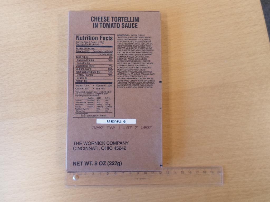NordicLaed Nødration complete kit 

Cheese Tortellini in tomato sauce:
- Water, cheese, tortellini (enriched durum wheat flour)(Durum wheat flour, niacin, ferrous sulfate, thiamine mononitrate, ribonflavin, folic acid), water, ricotta cheese (pasteurized whey, milk fat, milk) bread crumbs (wheat flour, water, salt, yeast, soybean oil, calcium propionate (preservative), parmesan cheese (pasteurized part skim milk, cheese cultures, salt, enzymes), whole eggs, asiago cheese (pasteurized milk, cheese culture, salt, enzymes), tomato paste, concentrated crushed tomatoes, modified food starch, diced tomatoes in tomato juice, contains less then 2% of sugar, corn oil, salt, soy protein concentrate, soy lecithin, dehydrated onions, spices, dehydrated celery, parmesan cheese (cultured pasteurized part skim milk, salt enzymes), minced garlic, onion powder, citrix acid, garlic powder.

Indeholder: Hvede, Æg, Mælk, Soja.

Calories pr. serving 260:
Total fat 5g 8%. Saturated fat 2g 10%. Trans fat 0g. Cholesterol 20mg 7%. Sodium 850 mg 35%. Total carbohydrate 42g 14%. Dietary fiber 3g 12%. Sugars 8g. Protein 10g. Vitamin A 6%. Vitamin C 20%. Calcium 15%. Iron 10%. 

Se medfølgende Cheese Tortelinni in tomato sauce(Demovare)