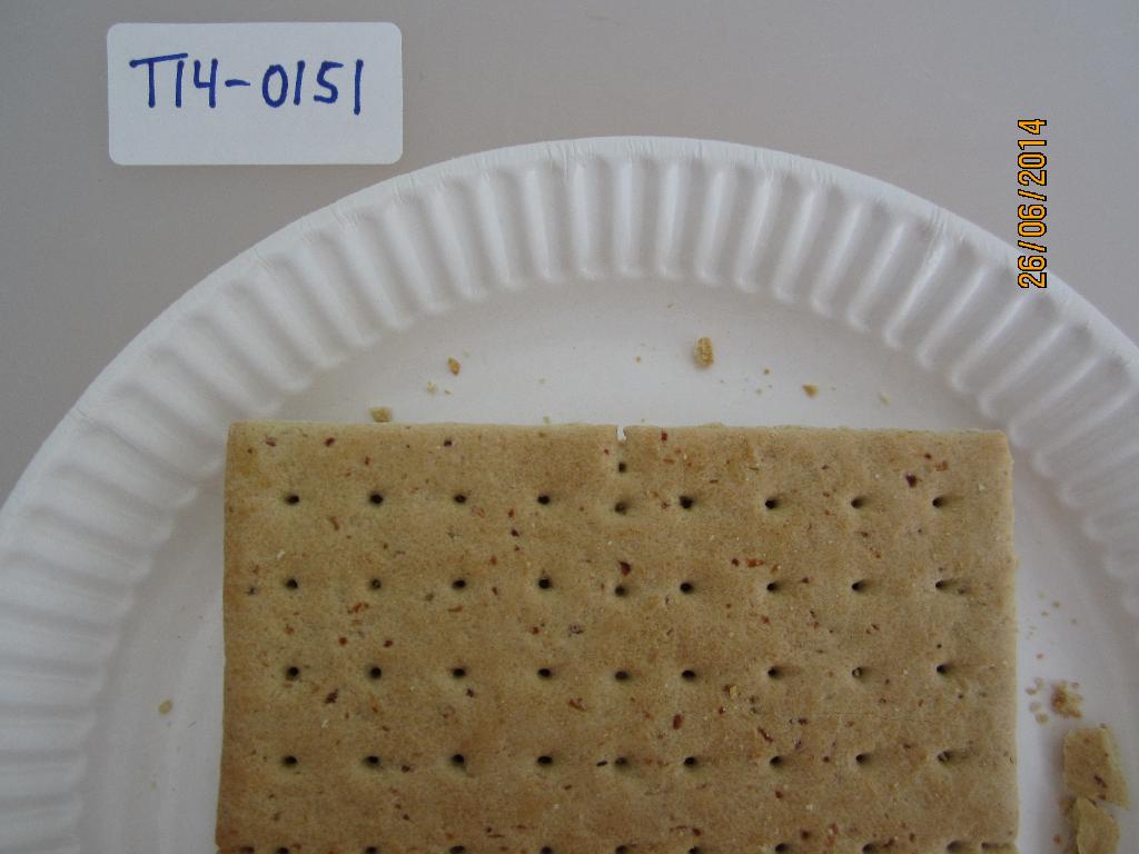 Varebetegnelsen er ”Vegetable cracker”, og der er tale om to kvadratiske kiks, med mange huller og 4 mærker i midten af hver kant, hvor de kan knækkes. Kiksene er lysebrune med nogle jævnt fordelte brunrøde ”prikker”. Emballagen er en brun plastlaminatpose. 

Varen frembydes som en del af en nødration, der kan dække behovet for mad og drikke i 12 timer. En nødration består af et hovedmåltid, 1 mellemmåltid, drikkevare, ske, salt og peber. BTO’en omfatter kun ” Vegetable cracker”.