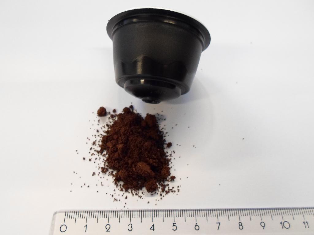 Der er tale om en papæske (detailsalgsemballage) med 16 sorte kapsler.

Det er oplyst, at en kapsel indeholder 7,5 g ristet og formalet kaffe (100 % Arabica).

Indholdet i kapslen er et brunt ensartet pulver, der dufter og smager af kaffe.  Ved tilsætning af varmt vand bliver pulveret til en grumset brun væske, der dufter og smager af kaffe.

Kapslen anvendes sammen med en maskine. Kapslen sættes i maskinen, den ønskede vandmængde indstilles. Maskinen tilfører derefter den indstillede mængde vand igennem kapslen og danner den færdige drikkevare, som er klar til indtagelse.

Der er modtaget vareprøve.