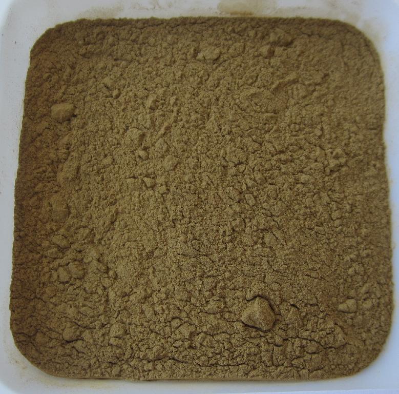 Varen er et beige-brunt pulver uden duft. Det er oplyst, at der er tale om zinkoxid, og at det skal anvendes som tilsætningsstof til dyrefoder.