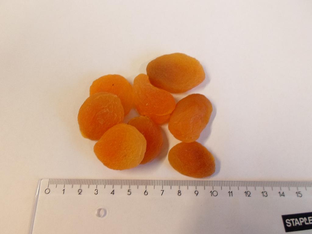 Produktet soltørrede abrikoser / vores ref. 100138001 består af:
99,8 % soltørrede abrikoser
0,2 % konserveringsmiddel E220  (svovldioxid)