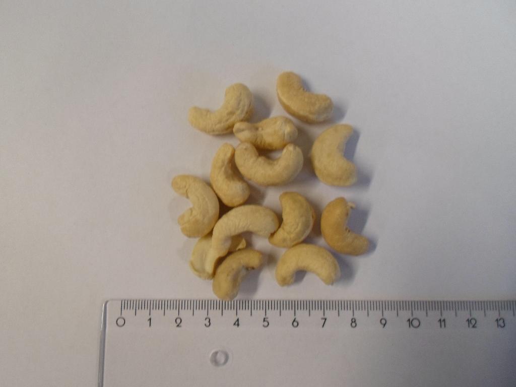 Produktet cashwenøddekerner naturel består af:
100% cashewnøddekerner naturel

Pakkes i en klar folie.

Varen frembydes i både bulk og detail.

Nødderne fremstår som løse, "blege" og afskallede kerne af cashewnødder.

Kernerne smager usaltede og ikke ristede.