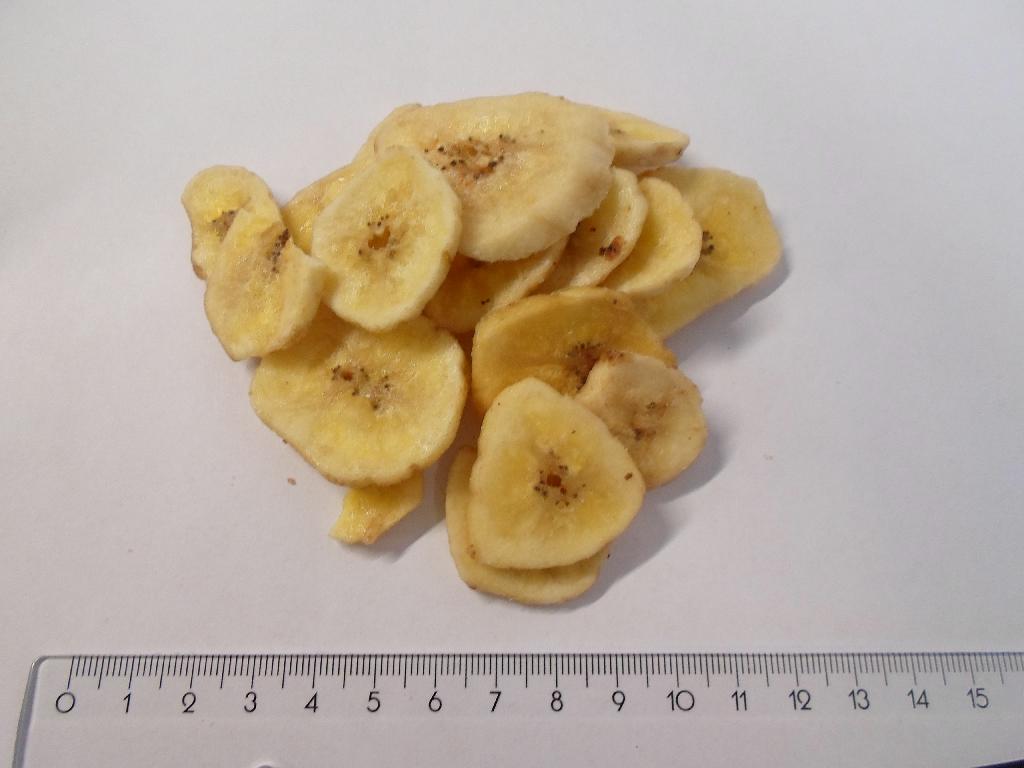 Varen er en fødevare (bananchips). 

Varen fremstår som tørrede bananer, der er skåret i skiver. Størrelsen er varierende fra ca. 2,5 cm til 3,5 cm. Tykkelsen er ca. 4 mm. Varen dufter ikke. Smagen er en meget sød banan smag. Skiverne føles ru. 

Varen frembydes i pakninger af nettovægt 1 kg og derunder.