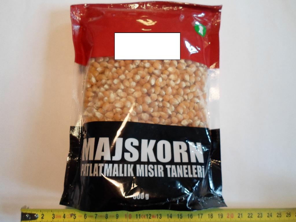 Varen er majskorn, der er velegnede til fremstilling af popcorn. 

Følgende er oplyst: 
- Typen er Butterfly popcorn
- Botanisk navn Zea mays everta sturt
- Majskornene tørres enten udenfor i skygge et koldt sted eller      tørres ved maskintørring

Varen består af hårde tørrede majskorn, der er op til 1 cm lange. Kimen kan ses som et hvidligt elipseformet område på den ene side af kornet. 

Varen frembydes både i pakninger af nettovægt over 1 kg og pakninger af nettovægt 1 kg og derunder.

Varen har ikke været sendt til analyse.