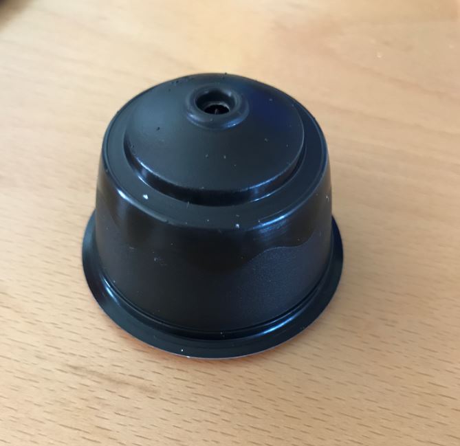 Den malede kaffe er kommet i kapsler af plastik og skal anvendes i en speciel kaffemaskine. Kapslerne er pakket i en karton, der indeholder 16 kapsler (detailsalgspakning) af 10 gram.
Varen består ifølge det oplyste af malet og brændt kaffe på baggrund af 100 % Arabica bønner. Varen indeholder koffein.