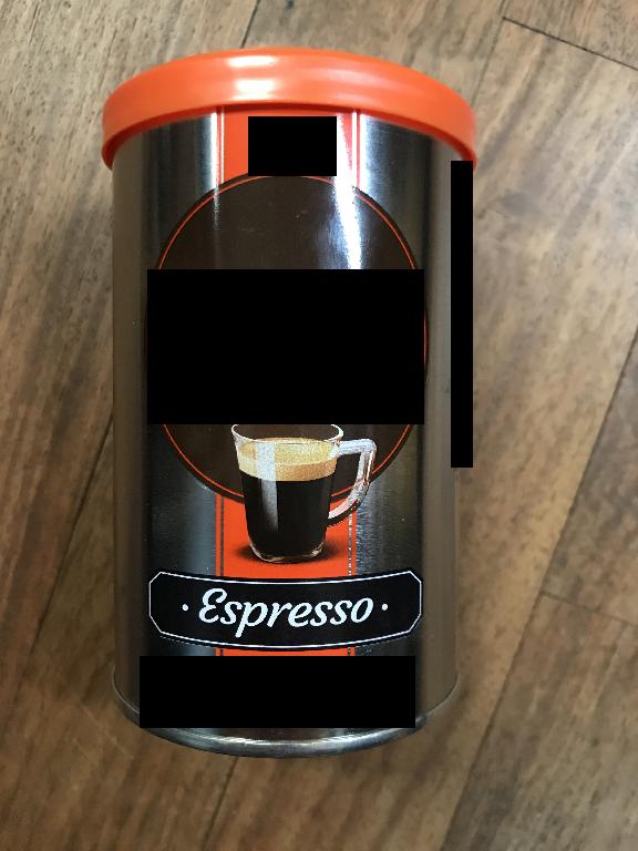 Varen er en instant kaffe, baseret på fryse- og sprøjtetørret kaffe, pakket i detailsalgsemballage i form af en metaldåse. Pulveret er meget fint, det har en ensfarvet, lys brun farve, og det dufter af kaffe.
1 tsk. pulver blandes op med 60 ml. 80 grader varmt vand, hvilket giver en kop usødet espresso, uden mælkeprodukter.
Varen består af Arabica kaffe uden tilsat sukker eller mælkeprodukter.
En dåse indeholder 100 g, hvilket er angivet til at give 55 kopper espresso.