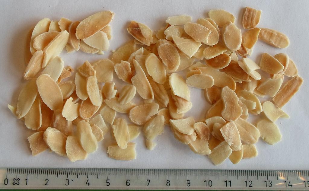 Varen er ristede mandelflager.
Varen er en fødevare, der kan indtages direkte uden yderligere tilberedning eller indgå som ingrediens i anden fødevare.
Varen er 100 % mandler.
Mandlerne er ifølge det oplyste blancheret, ristet, hakket og skåret til flager.
Varen er emballeret i en klar folie til detailsalg.