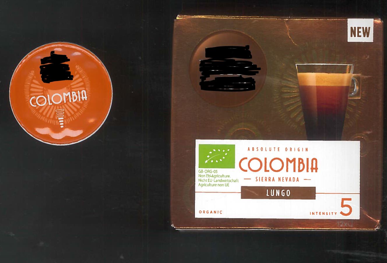 Der er tale om en papæske med 12 sorte kapsler af plastik med orange folie låg. Indholdet i kapslen er et brunt pulver, som har nogle helt små stykker i lidt lysere nuancer. Indholdet smager og dufter af kaffe. Ved tilsætning af varmt vand bliver pulveret til en brun væske, som dufter af kaffe og smager af kaffe.
Kapslerne anvendes sammen med en maskine. Kapslen sættes i maskinen og den ønskede vandmængde indstilles. Det er på emballagen angivet, at der skal tilsættes 120 ml vand. Maskinen tilfører derefter den indstillede mængde vand igennem kapslen og danner den færdige drikkevare, som er klar til indtagelse.
Kapslerne er angivet til at indeholde 7 g ristet formalet kaffe, som består af 100% økologisk og ”single origin” arabica kaffebønner. Varen indeholder koffein.
Varen forefindes i kapsler, som er ca. 3,5 cm høje og ca. 5,5 cm i diameter ved låget af kapslen. Der er pakket 12 kapsler i en papæske som detailsalgsemballage. Æsken er kvadratisk og måler 11x11x11 cm.