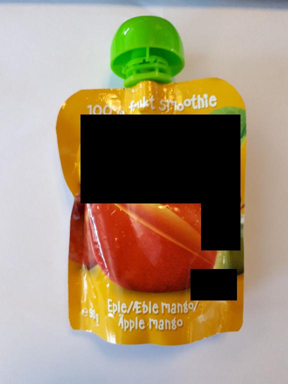 Varen foreligger som en ensartet og homogen brun-orange frugtpuré uden frugtstykker i.
Varen dufter sødt og smager sødt af mango. Konsistensen er fin og lind.
Den kan spises med ske.
Varen er efter det oplyste beregnet som børnemad til børn fra 6 måneder.
Ifølge ingredienslisten på emballagen indeholder varen æblepuré, mangopuré og vitamin C.

Næringstabellen på emballagen angiver følgende: fedt, kulhydrat, heraf også sukkerarter, kostfibre, protein og vitamin C.
Varen foreligger i detailsalgsemballage, indeholdende 90 g nettovægt.