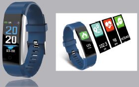 Ud fra de modtagne oplysninger er varen et fitness-ur med optoelektronisk farve-display og en urrem af plast, så varen kan bæres på håndleddet.

På bagsiden af fitness-uret sidder en optisk pulsmåler og blodtrykssensor. 

Der er en touch-knap i bunden af displayet, som bruges til at navigere i urets system.

Fjernes urremmen synliggøres et USB A-stik for enden af displayet. USB-stikket er udelukkende til opladning. 

Varen måler 2 cm x 1,2 cm x 24 cm.
Varen viser klokkeslæt og synkroniserer med forbundne enheder.

Varen benytter Bluetooth 4.0 til at forbinde til forskellige enheder (oftest en smart-phone). Ved hjælp af forbindelsen kan varen modtage information og vise SMS’er, samt caller-ID.

Den indbyggede optiske pulsmåler virker ved, at den oplyser huden med grønt lys og måler det lille farveskift, der sker i huden ved hvert pulsslag. Dette kan benyttes til at overvåge brugerens daglige aktivitet.

Varen har en alarmfunktion og vibrerer når alarmen går i gang. Varen kan desuden måle på brugerens søvn og tracke skridt, kalorier og afstand ved hjælp af pedometeret.
Varen indeholder et 0,96” farvedisplay, et pedometer, blodtryks- og iltningsindikatorer, en vibrator, et Bluetooth-modul og et lithium-ion batteri (80mAh, standby 7-10 dage).
Varen kommer i detailsalgsemballage og foreligger sammen en manual.