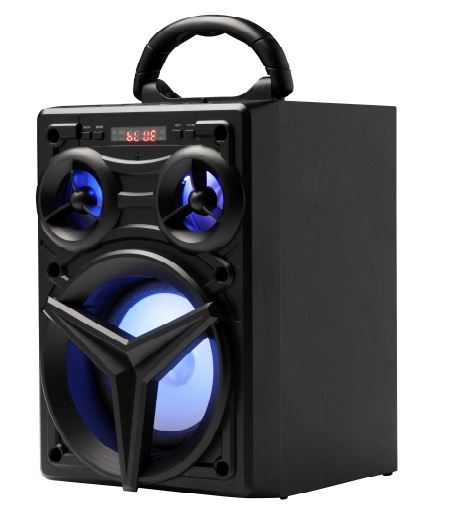 Varen er en bærbar højttaler med indbygget FM-radio og Bluetooth i et kasseformet kabinet.
 
Oven på kabinettet sidder et håndtag og et panel med en USB A-port, en mikro SD-kortlæser, et LED-opladeindikatorlys, en mikro USB-port, en AUX-indgang og en on-/off-kontakt.

I kabinettets front sidder en aktiv højttalerenhed og to små dummy enheder. De tre enheder har indbygget LED-lys.

Øverst på fronten sidder et lille display med to funktionsknapper på hver side (fire funktionsknapper i alt).
Varen anvendes som en radio eller til afspilning af lyd fra forskellige kilder.

Varen har mulighed for at lave et lysshow ved hjælp af LED-lysene. Lyset kan følge lydens rytme.

Med de fire funktionsknapper på fronten kan man styre volumen, skifte nummer/radiokanal, starte/pause afspilning og tænde/slukke LED-lyset. Man kan også skifte mellem afspilning fra de forskellige medier (Bluetooth, AUX, Mikro SD, USB og radio), samt besvare/afslutte opkald.

Mikro SD-kortlæseren og USB A bruges til afspilning af bl.a. MP3-filer. 

Mikro USB-porten benyttes til opladning.

Varen benytter Bluetooth version 4.1 med en rækkevidde på 10 m.
Det er oplyst, at varen bl.a. indeholder følgende:
-	En FM-radio
-	Et Bluetoothmodul
-	Et genopladeligt lithiumbatteri (1200 mAh)
-	En højttaler (5 w) med LED-lys
-	Et display
Det er oplyst, at varen måler 250 x 155 x 140 mm. Den kommer i detailsalgsemballage sammen med et USB-kabel (mikro USB/USB A) til opladning, et AUX-kabel og en brugermanual.