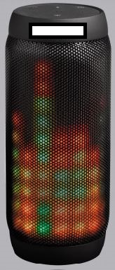 Det er oplyst, at varen er en højttaler i et cylindrisk kabinet med indbygget Bluetooth og FM-radio.

Varen har LED-lys ned langs siderne, som er dækket af et gitter.

Der er en 3,5 mm AUX-indgang og en mikro USB-port, samt en on-/off-kontakt på siden af varen.

På toppen af varen findes 6 funktionsknapper, der er markeret med hver deres ikon.
Varen anvendes som en radio eller til afspilning af lyd via Bluetooth-forbindelse.

Varen har mulighed for at lave et lysshow ved hjælp af LED-lysene. Lysshowet har seks forskellige indstillinger og en off-mode. Lyset kan følge lydens rytme.

Ved hjælp af funktionsknapperne kan man bl.a. skifte mellem radio- og Bluetoothafspilning, skifte nummer/radiofrekvens, styre volumen, styre lyseffekter eller slå dem fra, starte/pause afspilning og tænde/slukke varen.

Varen kan benytte NFC til hurtig opkobling til Bluetooth.

Mikro USB-porten benyttes udelukkende til opladning.
Varen består bl.a. af:
-	Højttalere (2 x 3 W output)
-	En indbygget FM-radio
-	Et genopladeligt batteri (2000 mAh)
-	LED-lys
-	Bluetoothmodul med NFC-opkobling
Det er oplyst, at varen måler 160 mm i højden og ca. 70 mm i diameter. Varen vejer 328 g og kommer i detailsalgsemballage sammen med et 3,5 mm AUX-kabel, et Mikro USB-kabel og en brugermanual.