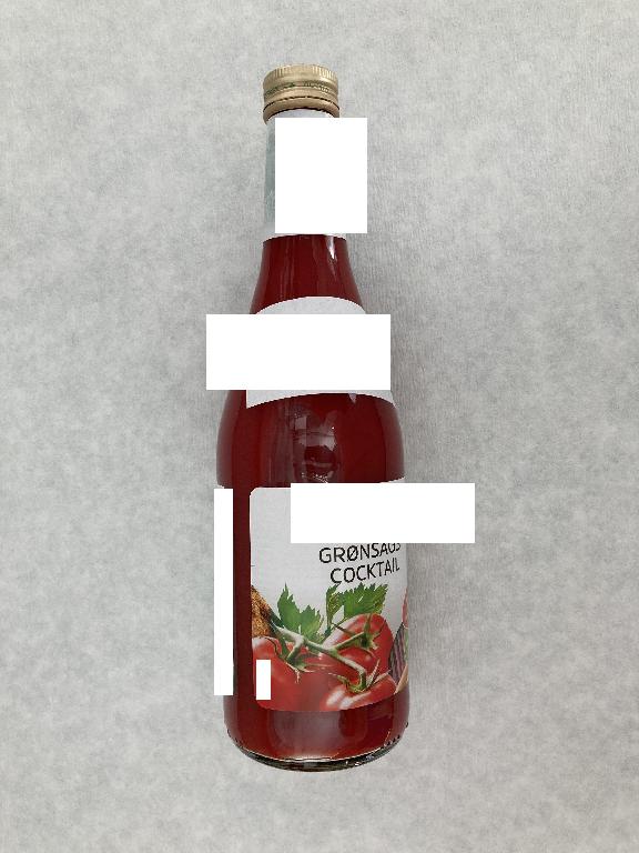 Varen er en grøntsagsjuice med en lidt mørkere end tomatrød farve. Det er en let tyktflydende, uklar væske med svævestoffer. Varen har en frisk duft af tomat og den smager dominerende af tomater og lidt af rodfrugter.
Varen er en drikkevare og kan drikkes direkte som den er.
Det er oplyst, at varen er delvist laktofermenteret og pasteuriseret, og at den indeholder følgende: tomatjuice, laktofermenteret gulerodssaft, sellerisaft, rødbedesaft, havsalt, paprika, rosmarin, løvstikke.

Følgende næringsindhold er angivet:
Kulhydrater, heraf også sukkerarter, proteiner, salt og vitamin A.
Varen er emballeret i en gennemsigtig glasflaske med indhold på 500ml.