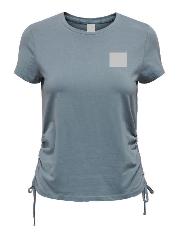 Varen er ifølge det oplyste en dame T-shirt med korte tætsluttende ærmer. Varen er fremstillet af et tyndt glatstrikket materiale. 

Varen har rund halsudskæring. Halsudskæringens kant er lavet af det samme stof som resten af varen. Halsudskæringen på den foreliggende vareprøve i str. m er 2 cm bred.

Der er påtrykt et logo på venstre bryst. 

Varens ærmer og nederste kanter er sømmet. 

I hver side af varen er der en lodret løbegang med snore til sammentrækning. På den foreliggende vareprøve er løbegangene 22 cm lange og ca. 1,5 cm brede i ikke sammentrukket stand. Varen får en sammentrækning ved hjælp af to snore, der giver varen en rynket effekt i siderne. 

Varen har elasticitet både lodret og vandret.
Varen er beregnet til at blive båret direkte på overkroppen og har en tætsiddende pasform.
Varen er fremstillet af trikotagestof af bomuld og elasthan.
Den fremsendte vareprøve måler 59 cm fra nakken til den nederste kant. Varen måler 90 cm i taljen.