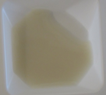 Varen er en tyndtflydende, mælkehvid væske, som foreligger i en plastflaske med låg og tud.
Varen anvendes hovedsageligt som næringsmiddel til sondeernæring, men varen er flydende, og det er oplyst, at den også kan benyttes som drikkevare til direkte konsum.

Virksomheden oplyser, at den tiltænkte anvendelse er som ernæring til børn fra 1 år med sygdomsrelateret underernæring og nedsat energibehov.
Ifølge ingredienslisten indeholder varen vand, maltodextrin, peptider fra delvist hydrolyseret valleprotein, sojaolie, stivelse, saccharose, MCT-olie, fibre, mineraler, emulgatorer, fiskeolier, vitaminer og stabilisatorer.
Varen kommer i en plastikflaske indeholdende 500 ml.