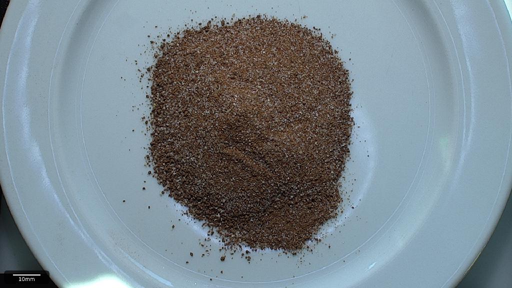 Varen foreligger som et forholdsvis finkornet lysebrunt og hvidt pulver. Varen dufter sødt af kakao.
Det er oplyst, at varen anvendes til fremstilling af drikkevarer i salgsautomater i kantiner samt på caféer og restauranter.
Varen består ifølge det oplyste af sukker, vallepulver, fedtreduceret kakaopulver, glucosesirup, hærdet kokosfedt, mælkeprotein, salt, antiklumpningsmiddel, stabilisator, emulgator og aroma.
Varen foreligger i pose af nettovægt 1 kg.