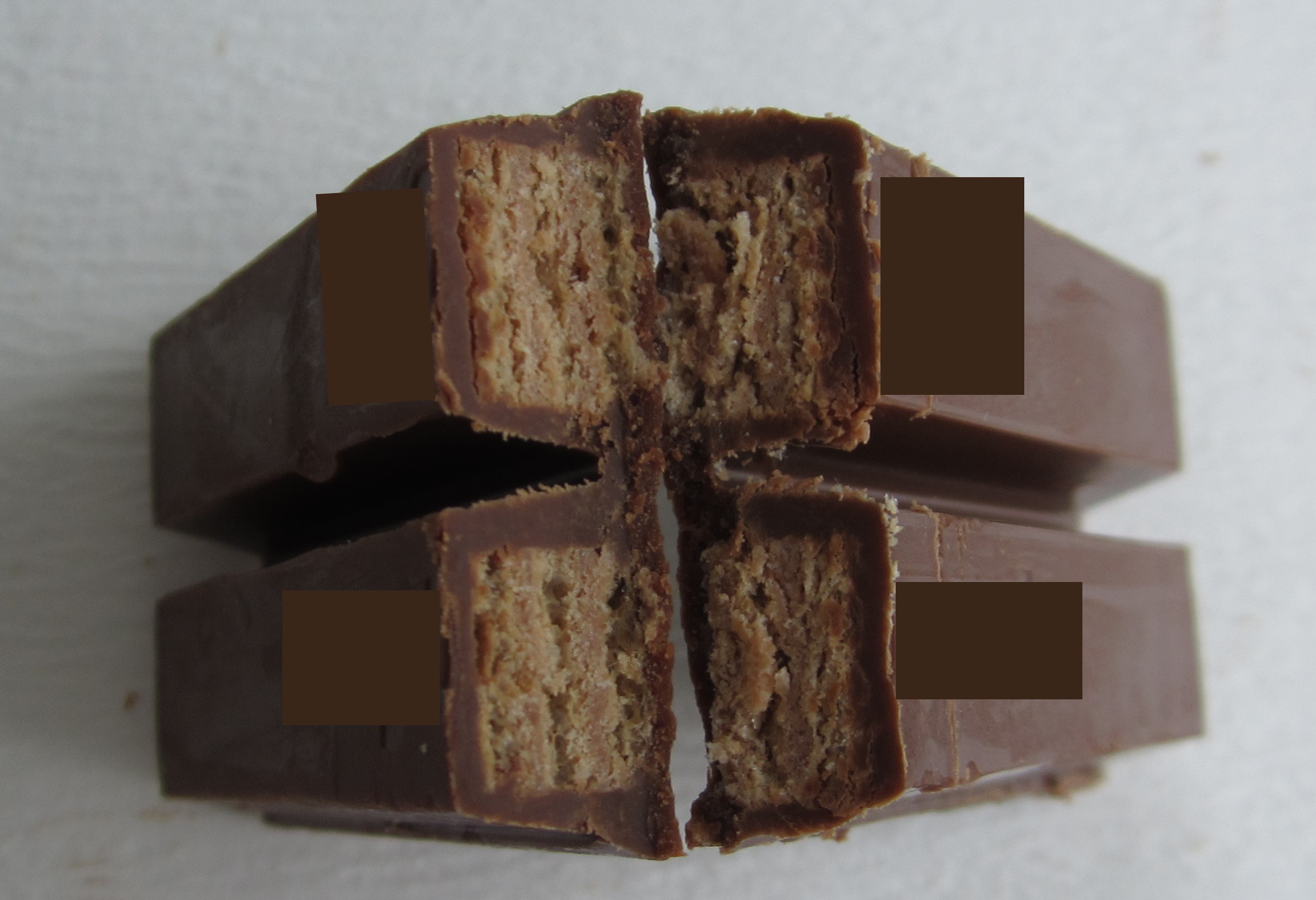 Varen er en plade chokoladeovertrukket vaffel, der er opdelt i fire stænger, som kan knækkes af. I midten på hver af de fire stænger er der aftryk med forskellig skrift.

Hver stang består af 3 tynde lag vaffel med ternet mønsterpræg. Imellem vaffellagene er der et lag af lysebrun creme. Hver stang er fuldstændig overtrukket med chokolade, og alle fire stænger sidder sammen i et lag chokolade i bunden.
Varen er en chokoladebar, som er beregnet til fortæring.
Det er oplyst, at varen er en vaffel i mælkechokolade med hasselnødsaroma.
Varen måler 9,1 x 6,3 x 1 cm.
