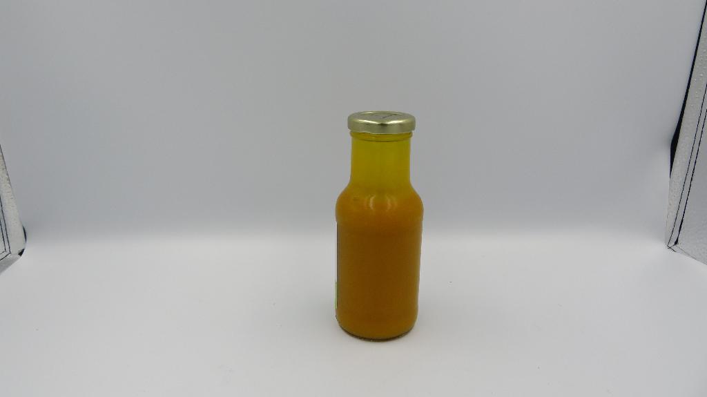 Varen er en tyktflydende, orange væske med en syrlig duft af appelsinskal.
Efter det oplyste, anvendes varen til fremstilling af appelsin nektar. 

Det er oplyst, at varen ikke indeholder alle de smagsstoffer, der er nødvendige til fremstilling af de færdige drikkevarer. Varen er ikke bestemt til anvendelse som drikkevare i den foreliggende form eller efter fortynding, uden at undergå yderligere fremstillingsprocesser.
Det er oplyst, at varen er fremstillet af: appelsinjuicekoncentrat (frosset), appelsinolie og vand.
Det er angivet, at varen indeholder ingredienser i andele, der ikke findes i naturen. Derfor er der en forskel i balancen mellem de forskellige bestanddele sammenlignet med naturlige produkter.
