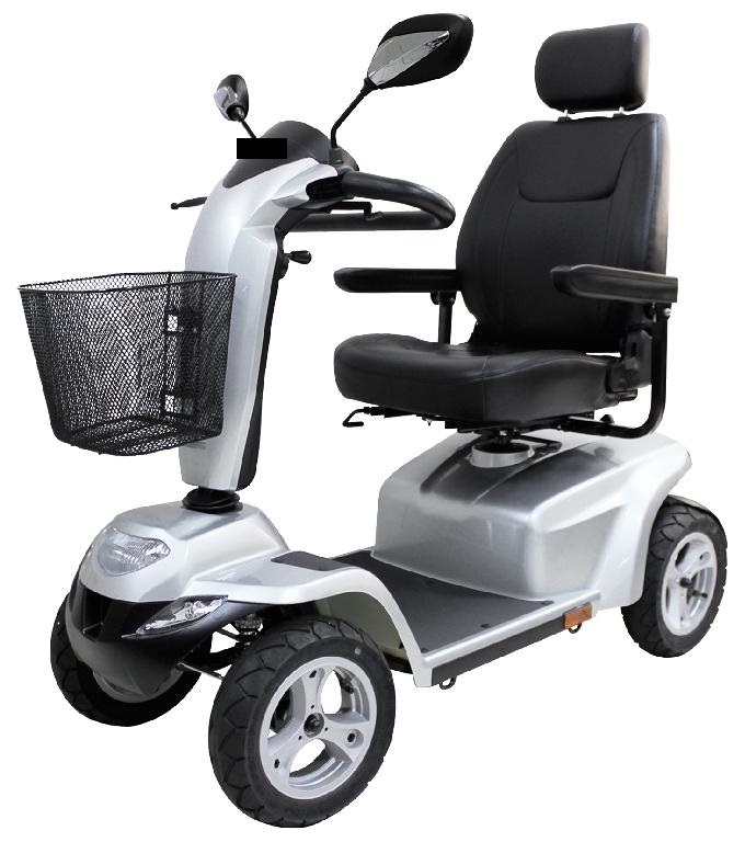Varen er en firehjulet, elektrisk scooter. For- og bagenden er forbundet af horisontal platform, som ikke kan justeres. Bagerst er et sæde med nakkestøtte og armlæn placeret. Forest har varen en indstillelig ratsøjle med ovalt styr. Foran på ratsøjlen er en kurv placeret, mens der øverst sidder to sidespejle. På styret sidder et kontrolpanel, som har forskellige funktionsknapper, bl.a. til hastighedskontrol, blinklys, forlygte, signalhorn og to håndtag til frem- og tilbagekørsel, samt diagnoselys og batteriniveau.
Ifølge det oplyste, kan varen anvendes som køretøj til ældre og handicappede på veje, fortove, parker, på gangstier og cykelstier etc. Varen har en rækkevidde på op til 40 km med fuldt opladet batteri, og har en max hastighed på 15 km/t.
Det er oplyst, at varen har en elektrisk motor på 850 W, som drives af to genopladelige 12V/75AH batterier, elektrisk bremse, fire hjul, kabinetter, sæde til én person og styretøj.
Varen er 144 cm i længden og 72 cm i bredden. Totalvægten er 117 kg, hvoraf batterierne vejer 31 kg. Den maksimale brugervægt er 181 kg.