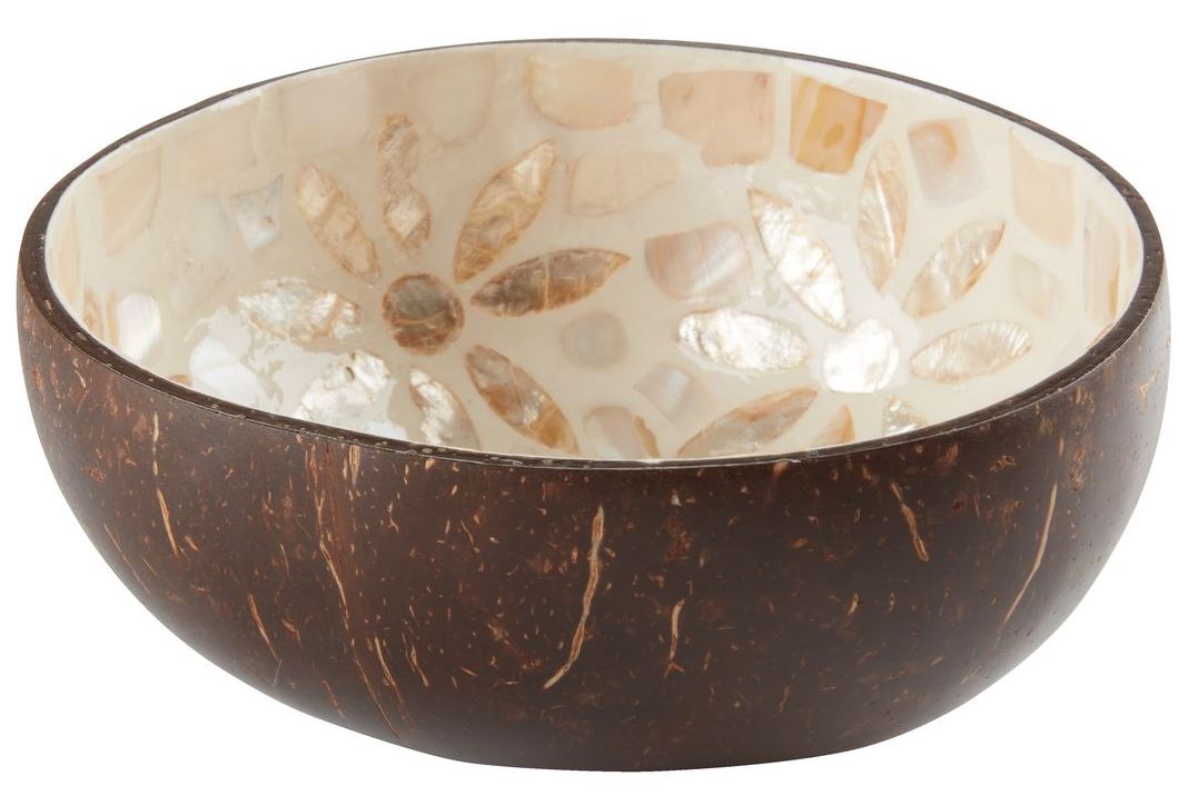 Varen fremstår som en skål med en lidt ujævn, rund form, som varen får fra den kokosnøddeskal, den er fremstillet af. Varen er glat på ydersiden og dekoreret med et mønster af mosaik på indersiden. Varen er ikke flad under bunden, men vipper en smule.
Varen kan bruges som dekoration og til at opbevare mindre genstande som fx nøgler eller smykker.
Det er oplyst, at varens yderside består af kokosnød, hvilket giver varen sin form, mens indersiden er beklædt med hvidt ler og dekoreret med skaller.
Varens yderside er mørkebrun med beige aftegninger. Den fremsendte vareprøve er hvid og perlemorsfarvet indeni.
