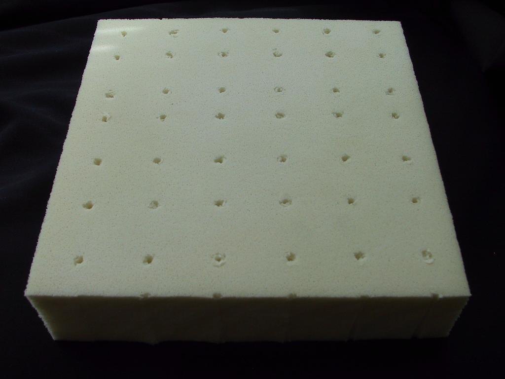 Vahtkummist (20% naturaalne ja 80% sünteetiline lateks; 50% naturaalne ja 50% sünteetiline lateks)tahvlid mõõtudega:
540 X 200 X 5cm
540 X 210 X 5cm