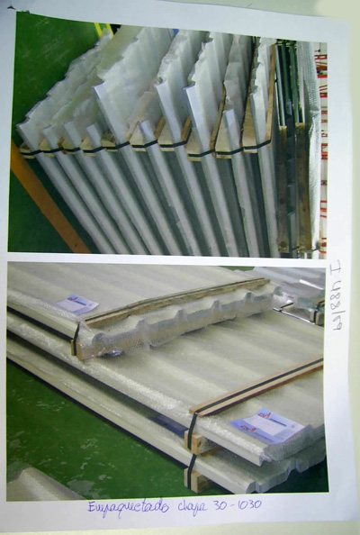 Chapa de acero aleado, galvanizado, plegada en frío y con forma acanalada (grecada) con una ancho de 1030 mm, un espesor de 0,5 a 1 mm y una largura a medida. Tiene cinco canales de 130,5 mm de ancho y los laterales están preparados para solaparse con otras chapas. Las nervaduras tiene 30 mm de alto y 30 de ancho. Se utiliza en la construcción de naves industriales y se presenta en paquetes de 30 unidades, pintada pero sin dispositivos de fijación.