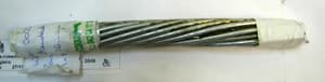 Cable redondo de acero galvanizado ( torones ) obtenido por torsión de 19 alambres. Tiene dos capas, una de 12 alambres y otra de 6 alambres, enrolladas helicoidalmente sobre un alambre que hace las veces de alma. El diámetro de cada uno de los alambres es de aproximadamente 4 mm y la dimensión del corte transversal del cable es de 16 mm.