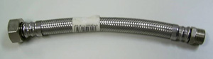 Tubo de caucho vulcanizado sin endurecer, reforzado exteriormente con un trenzado de alambre de acero inoxidable, que incorpora en ambos extremos piezas de conexión roscadas elaboradas con latón. Se presenta, con unas dimensiones aproximadas de 25 cm. de longitud (con las piezas de conexión) y 2 cm. de diámetro exterior (sin las piezas de conexión), en bolsas con 10 unidades agrupadas a su vez en cajas de cartón con 10 bolsas. Según declaración del interesado se destina a utilizarse en conexiones para agua en instalaciones sanitaras conectando diferentes aparatos (calentadores, termos, etc.).