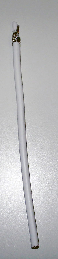 Cable coaxial con un diámetro total de 7 mm, constituído por un hilo de cobre de 1,15 mm, una capa de polietileno dieléctrico de 5 mm, una lámina de aluminio adherido-poliéster-aluminio, una trenza de hilos de cobre estañados, y una capa exterior de PVC. Se presenta en rollos de 100 m, y se utiliza en las instalaciones de antenas de televisión.