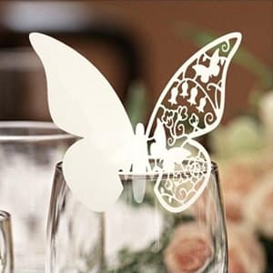 Pequeñas figuras de adorno de papel con forma de mariposa de 11x7cm de tamaño cada una destinadas a bodas o fiestas.