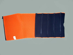 Cinturón de caucho sin endurecer (65% neopreno, 35% poliéster).Tiene varias cremalleras para ajustarse al cuerpo de la persona. Según información facilitada por el interesado se utiliza para quemar el exceso de grasas.
Se presenta para su venta al público en cajas de 50 unidades, cada unidad va envuelta en una bolsa de polietileno.