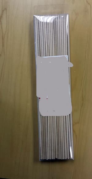 Palillos de madera de abedul, para presentación de aperitivos y tapas. Longitud 25 cm.
Se presenta para su venta al público en paquetes con 10 unidades.