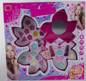 Surtido de artículos de adorno personal para niñas mayores de cinco años que se presenta acondicionado para la venta al por menor en un envase con forma de flor a tres niveles que contiene  un espejo, doce sombras de ojos con dos bastoncillos de aplicación, dos barras de labios y siete brillos con dos bastoncillos de aplicación.