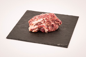 Carrilera fresca deshuesada de cerdo de la especie doméstica presentada separadamente, perfilada y congelada.
Se usa para la alimentación humana.
Carrillera de cerdo de la especie doméstica.
Se presenta fresco, envasado al vacío y congelado.