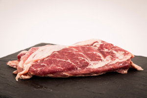 Pluma fresca deshuesada de cerdo de la especie doméstica presentada separadamente, perfilada y congelada.
Se usa para la alimentación humana.
Pluma de cerdo de la especie doméstica.
Se presenta fresco, envasado al vacío y congelado.