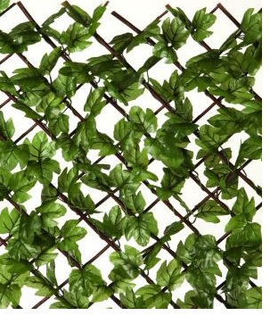 Artículo de follaje artificial, denominado celosía, que combina un enrejado de mimbre natural con hojas de tejido de poliéster.
Se puede utilizar para decorar una pared o balcón o crear una separación entre espacios.
Lo componen tres elementos: 
1)	enrejado extensible de mimbre (la cantidad de las varillas de mimbre natural es de 34 + 34 entrecruzadas). El diámetro de las varillas varía entre 6 y 16 milímetros. 
2)	hojas de tejido de poliéster: 514 hojas. La rama o soporte de la propia hoja es de polipropileno inyectado.
3)	alambre plastificado que une los dos elementos anteriores.
Dimensiones: 1x2 m.