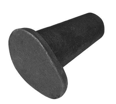 Manufactura de acero consistente en un pasador (bulón), obtenido por estampación, para fijar en los contenedores. Tiene una longitud de 117 mm, la cabeza es ovalada con una longitud de 83 y una anchura de 68 mm.
Se utiliza en vehiculos no automoviles (contenedores) para enganchar la cuba a la grúa.
Acero.