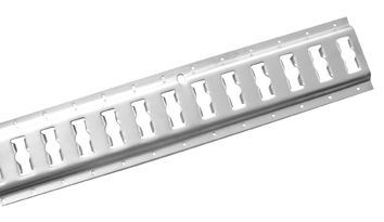 Elemento de sujeción (guía) obtenido en frío a partir de chapa de acero cincado. Tiene la sección transversal en forma U aplanada con dos pequeñas alas, en la que se han practicado perforaciones y aberturas rectangulares, a intervalos regulares, para pasar la cuerda.
Se utiliza en vehículos no automóviles (remolques) para sujetar la carga.
Tiene una longitud de 3000 mm y una anchura de 130 mm.