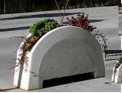 Jardinera modular de piedra artificial.
Adecuada, por sus dimensiones, para límites peatonales y cerramientos susceptibles de tener que ser desplazados; terrazas de cafeterías, portales o contenedores.
Peso: 300 kg
Capacidad: 68 l
Medidas: 1200x419x755 mm