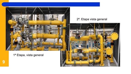 Estación receptora de gas natural, formado por un conjunto de elementos: (filtro, regulador de presión, tuberías, contador, válvulas de seguridad y seccionamiento, bridas, etc.) reunidos en un mismo basamento.
Funciones: 
1.	FILTRAJE: Su objeto es retener las partículas superiores a 5 micras que pueda contener el gas de suministro.
2.	REGULACIÓN: Tiene la misión de reducir y mantener a un valor constante, la presión del gas a la salida del mismo.
3.	CONTAJE: Permite la medición por parte de la compañía suministradora del volumen del gas consumido para su facturación
4.	SEGURIDAD: La válvula de interrupción (VIS) que corta el fluido en caso de exceso/falta de presión.
Configuración: 2 líneas de filtraje y regulación y 2 líneas de medida con by-pass.
Todos los elementos irán alojados en una caseta de obra civil de dimensiones interiores 2,8 m x 2,4 m x 2,2 m.
La mercancía se presenta desmontada, en varios contenedores.