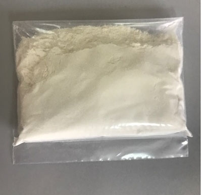 Preparación alimenticia en forma de polvo blanco amarillento a
base de leche entera en polvo (97 %) y grasa vegetal (3 %). La materia grasa de la leche es del 26 %. Se presenta en grandes bolsas o en sacos de 25 kg.
Se usa para la alimentación humana.
Leche entera en polvo: 97% y 3% de grasa vegetal.
No contiene lactosuero, aceite de girasol, queso fundido en ninguna variante, caseinato, fosfatodisódico ni ácido láctico.