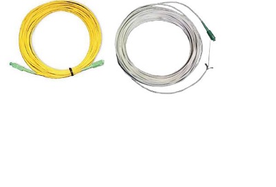 Cables de fibras ópticas provistos de conectores con un diámetro exterior de 3 mm.
Según declaración del solicitante se utilizan en telecomunicaciones.
Se presentan en forma de fibras individuales recubiertas por una funda de color que a su vez está recubierta, estando todo el conjunto recubierto por una cobertura de diferentes colores.